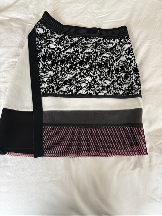 Ohne Titel Dresses & Skirts - Ohne Titel Black, White & Pink Mixed-Texture Asymmetrical Skirt side zip